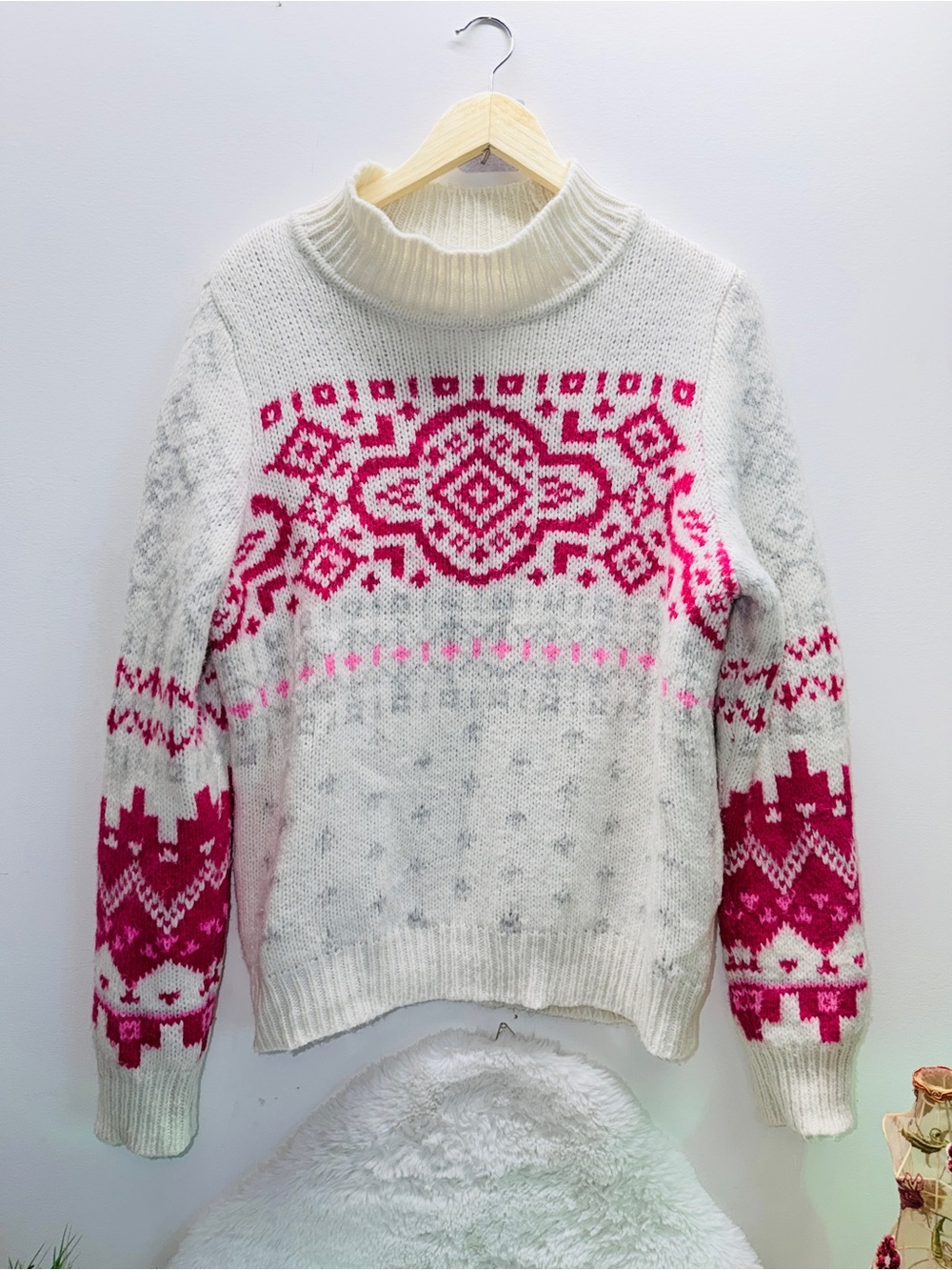 29% Wool 5% Alpaca GAP Cream Sweater with Pink Fair Isle Pattern 💝